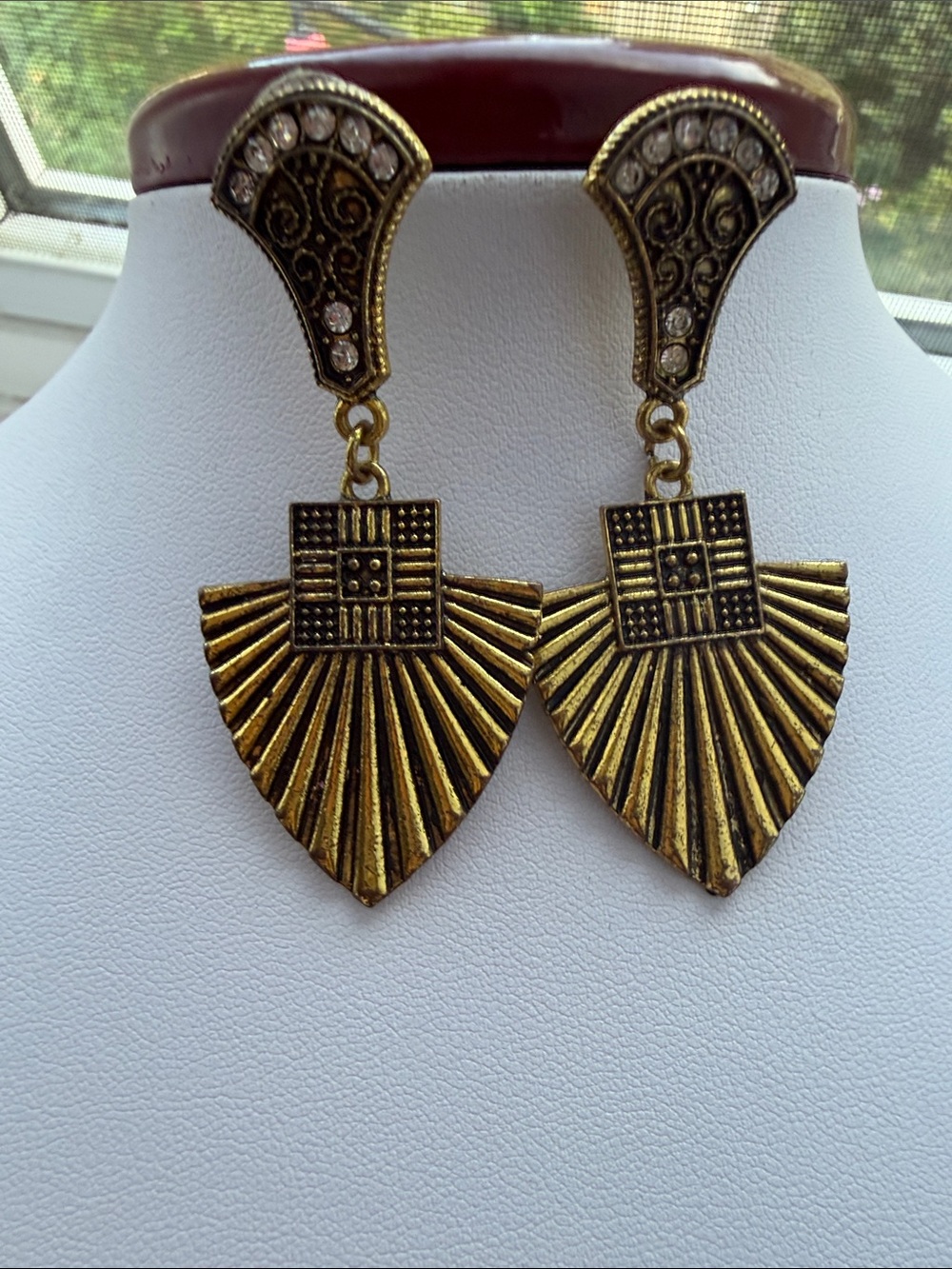 Vintage JY Gold‑Tone Filigree & Fan Drop Earrings – Statement Design